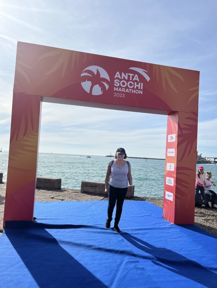Под аркой Сочи Марафон — как победительница, без лишней суеты 😀
