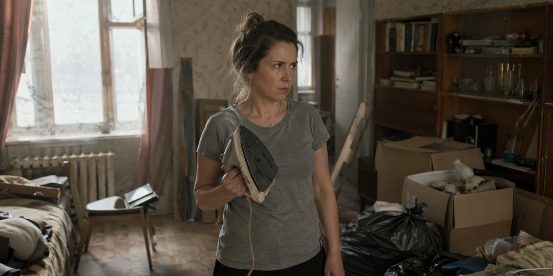 Я выбросила весь хлам свекрови, пока она лежала в больнице. Через неделю я поняла, что эти старые вещи хранили 30 лет её жизни