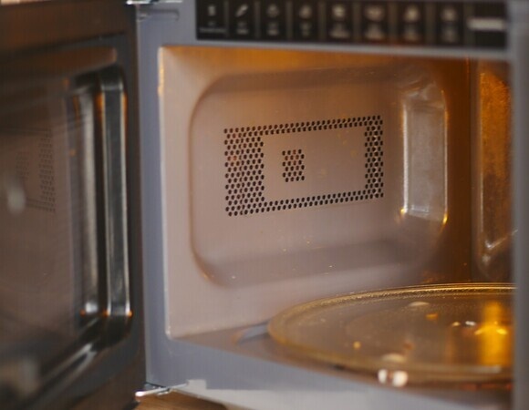 700, 1000 или 1200 Вт: какую мощность микроволновки выбрать, чтобы не переплачивать и не ждать