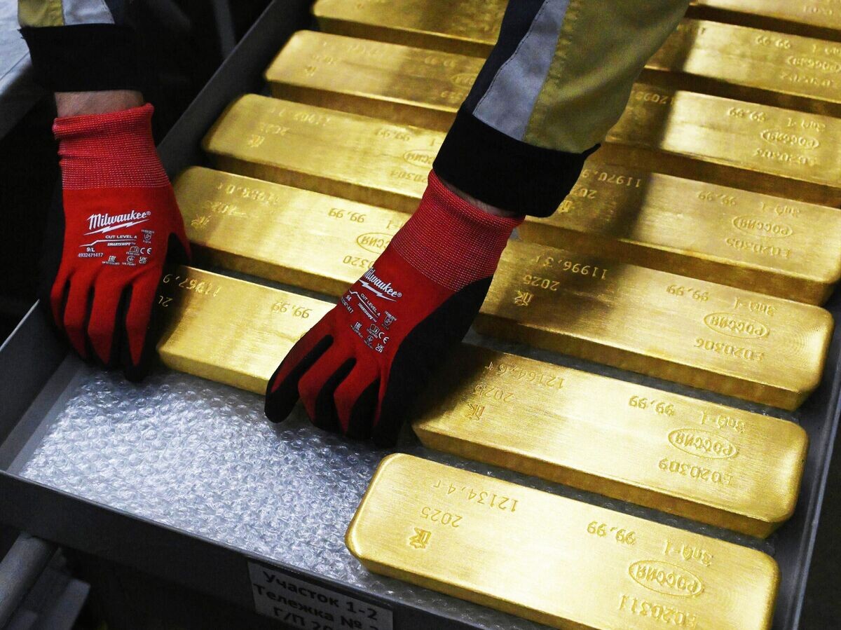    Золотые слитки© РИА Новости . Илья Наймушин