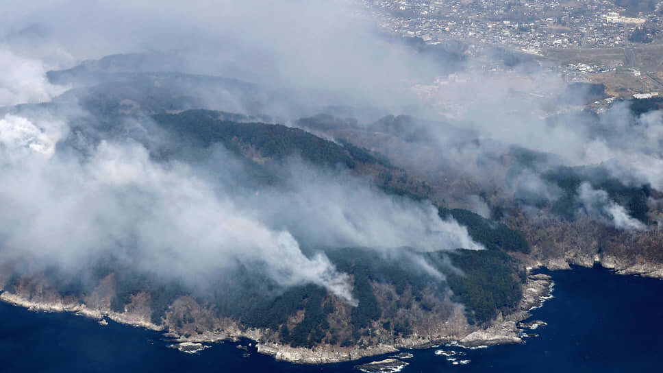 Дым над городом Оцучи, 23 апреля.📷Фото: Mandatory credit Kyodo / Reuters