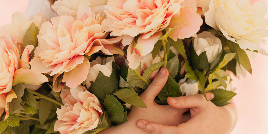 Игра теней - 34. - Это Антон тебе подарил? – резко спросил мужчина