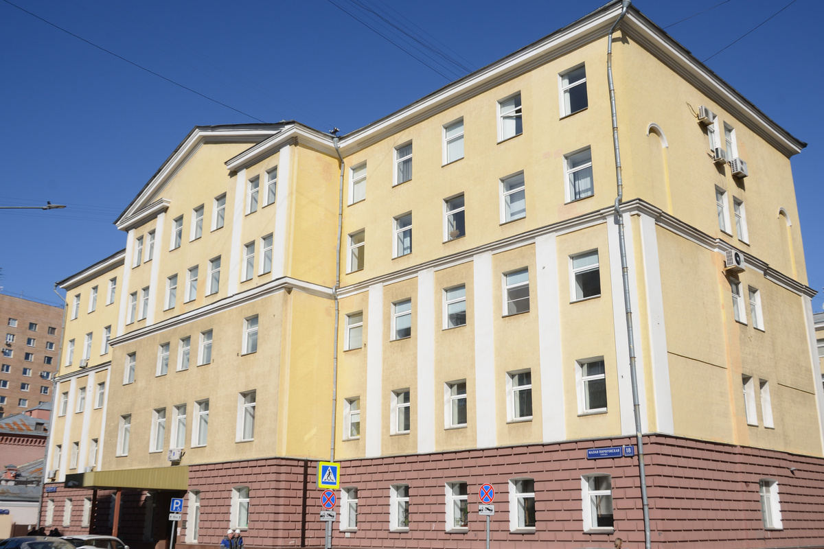 Малая Пироговская улица д. 18. Фото автора канала "Приключения Тома Сойера".