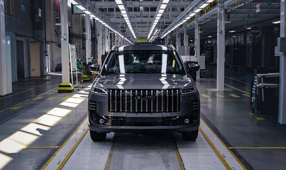 Сборочная линия на заводе в Шушарах