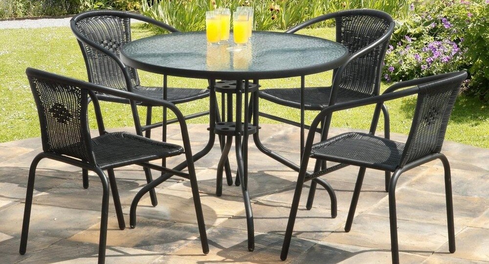 Поставил на даче комплект Homsly с ротанговыми креслами — теперь соседи ходят «просто посмотреть»