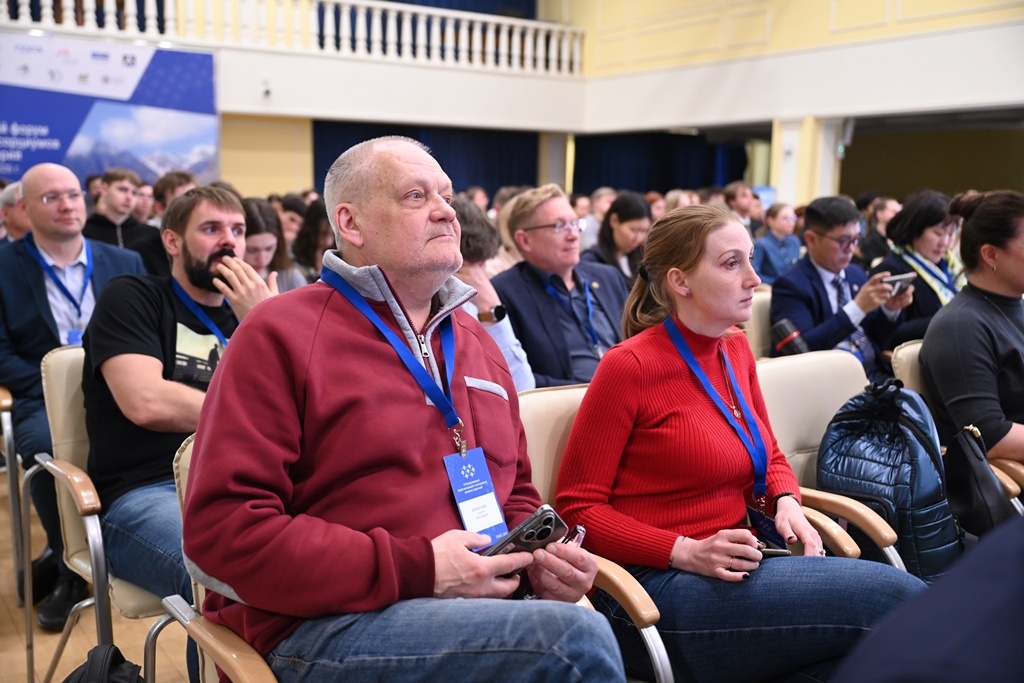 Ежегодно в ФАКСТе принимают участие сотни учёных, студентов, представителей власти и промышленности