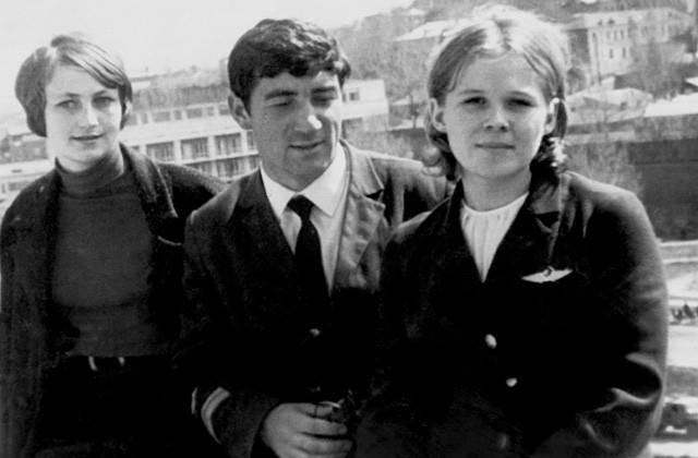 Члены экипажа самолета Ан-24: техник Ирина Немзадзе, второй пилот Валерий Зафиров и стюардесса Надежда Курченко, 1970 год. Фото: www.sb.by