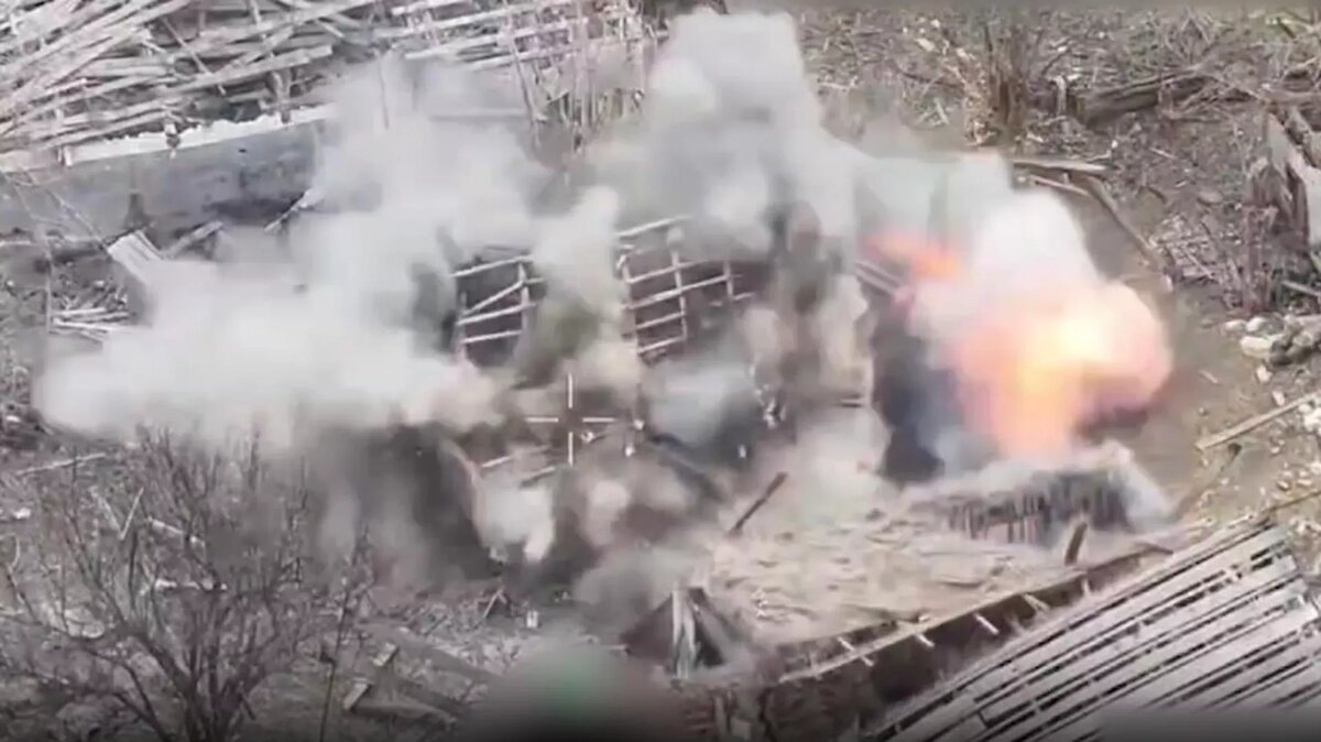 Военнослужащий группировки "Центр" в одиночку уничтожил несколько позиций ВСУ в Гришино в ДНР/© Photo : Скриншот видео Минобороны России