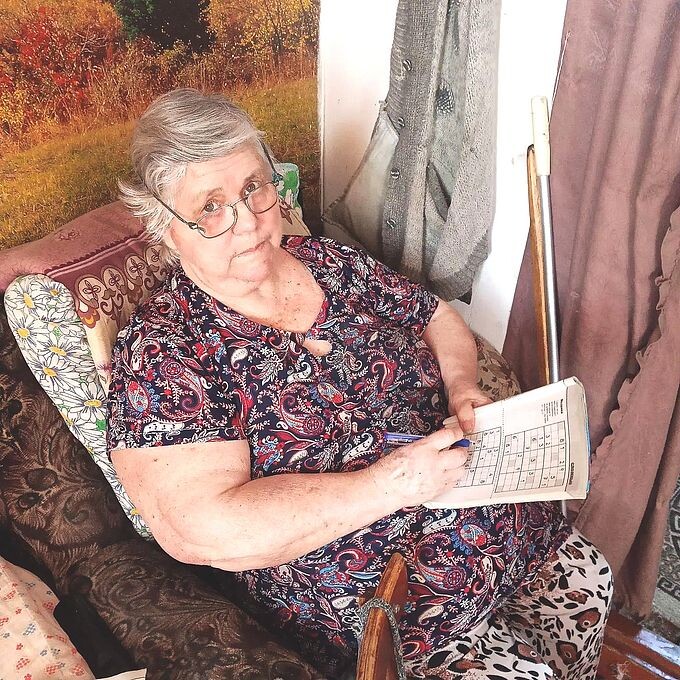 Давыдова Ира Эдуардовна разгадывает кроссворд