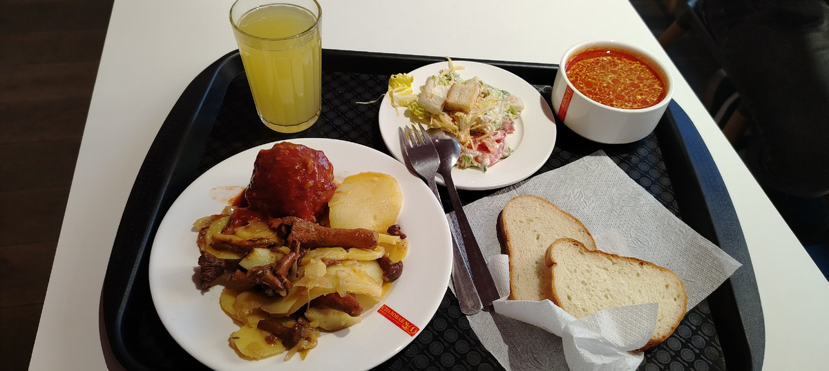 Сама начала обедать в исключительно бюджетных столовых 