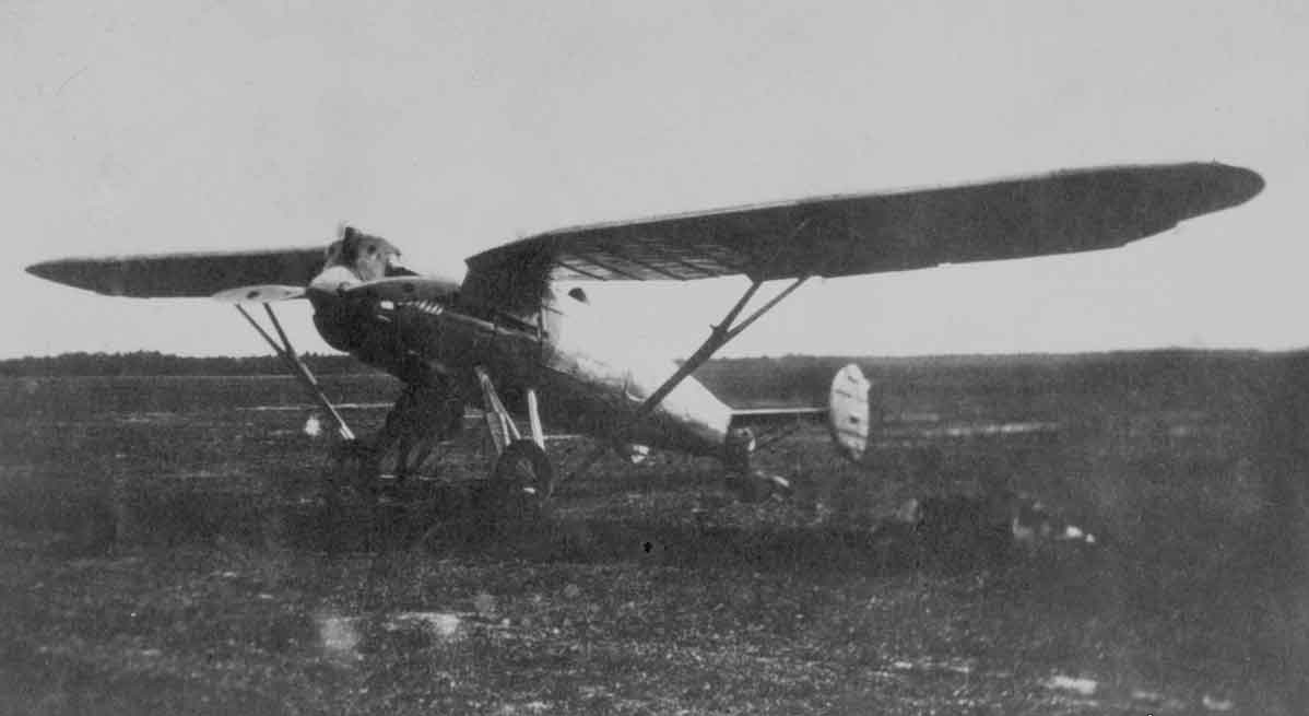 Опытный двухместный истребитель ДИ-4, разработанный в БНК под руководством приглашенного из Франции инженера А. Лявиля и законченный в ЦКБ-39