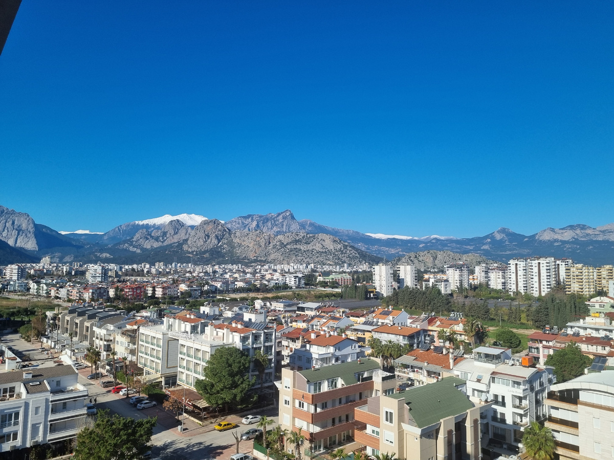 Южная часть Анталии, вид на горы.