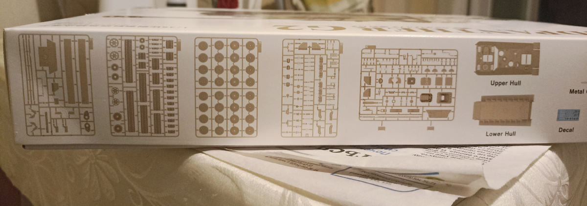 Пять литников в комплекте. Декаль очень простая, несколько номеров и крестов, никаких эмблем и специальных знаков. 