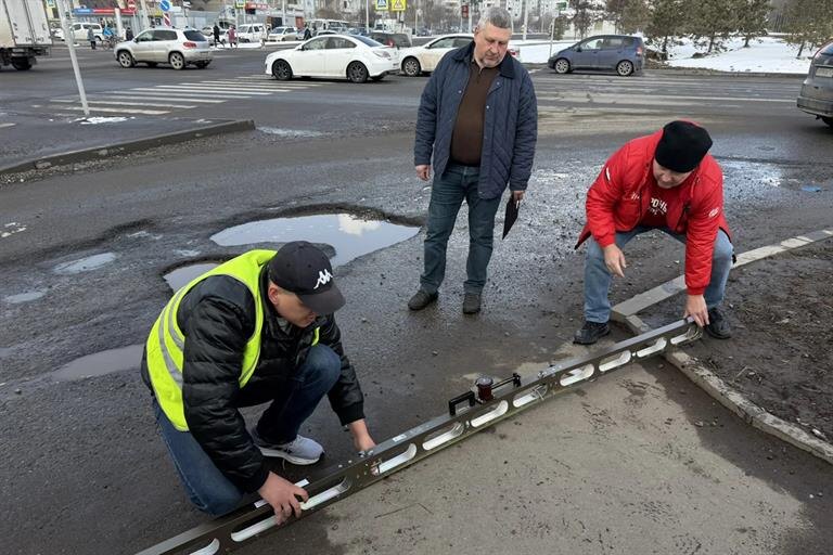 Дефекты нашли почти на половине гарантийных дорог в Красноярске