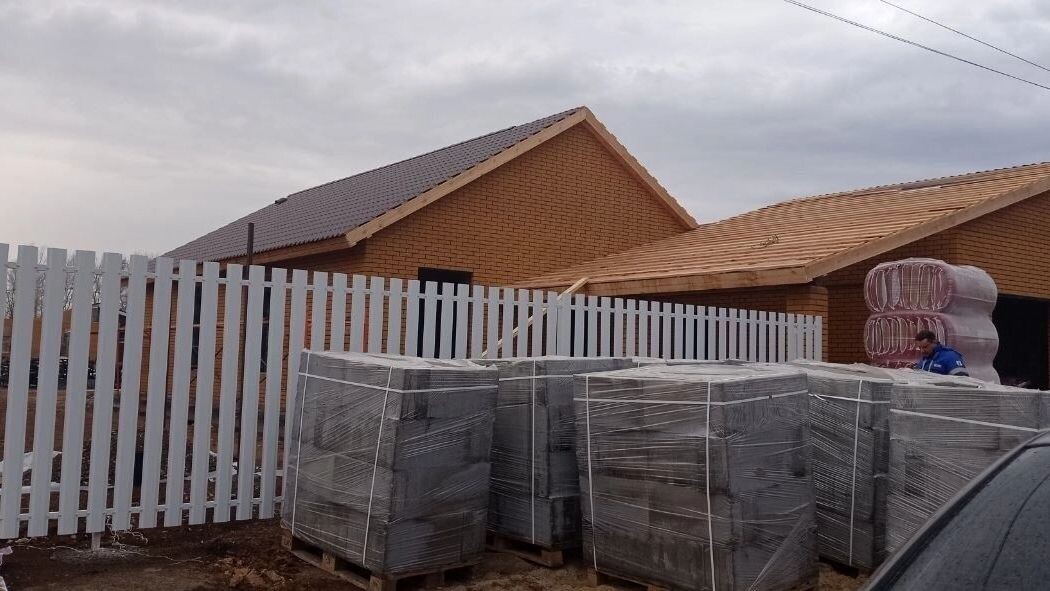    Стоимость работы строителей тоже растет, но не так резко, как материалы   1MI