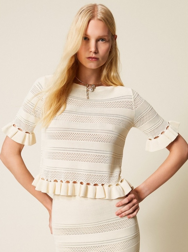 Комплект с красивой отделкой. Фото источник: интернет-магазин одежды.