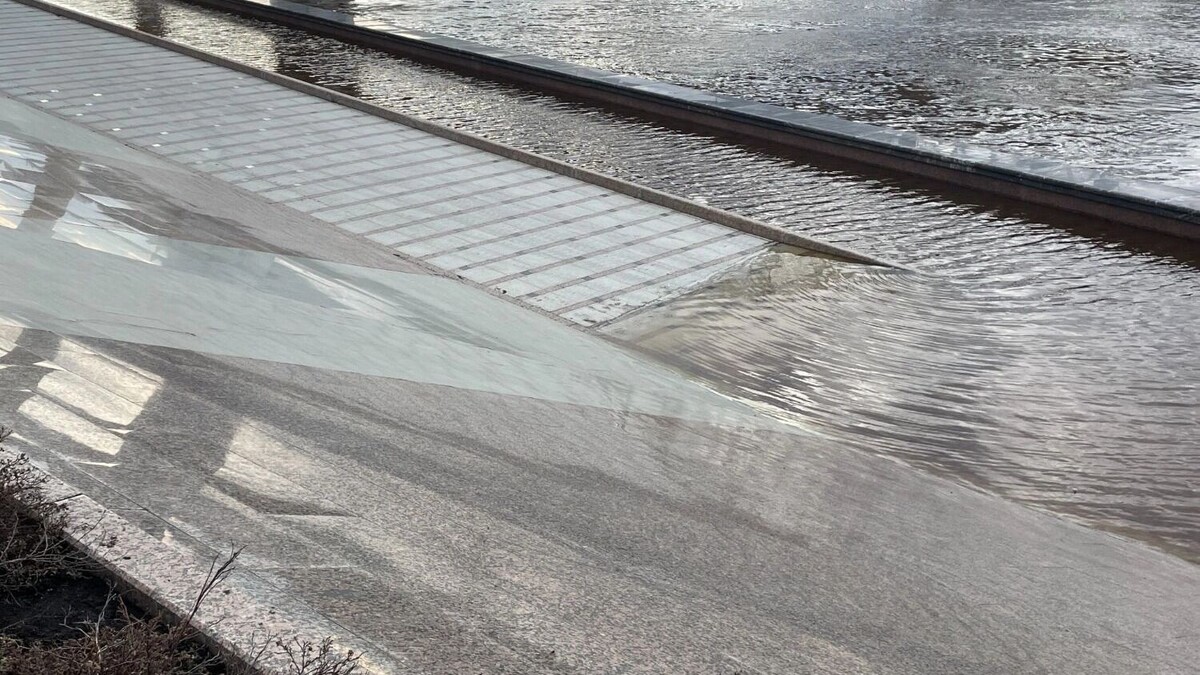    Вода в Туре превысила 6 метров — первый ярус набережной уже ушёл под воду   nashgorod.ru