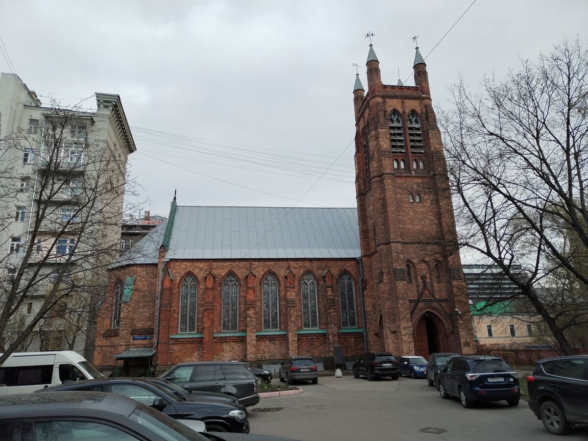 Церковь святого Андрея, главный фасад, фотография автора