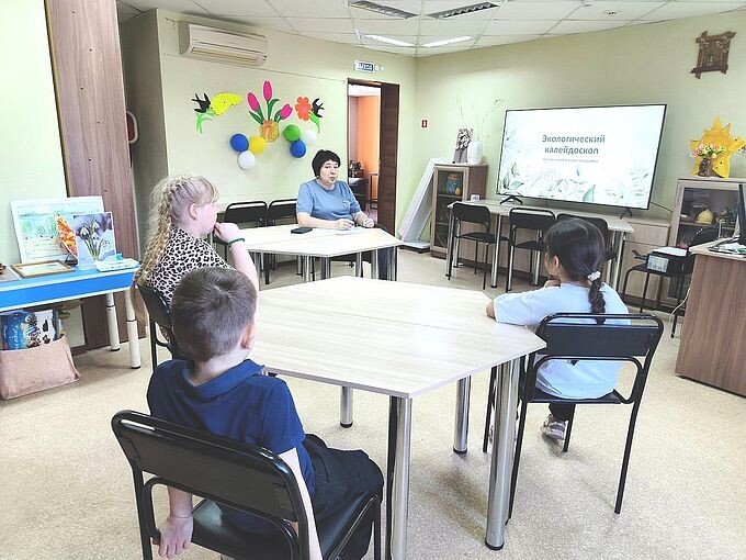 Дети слушают Некрасову Татьяну Николаевну