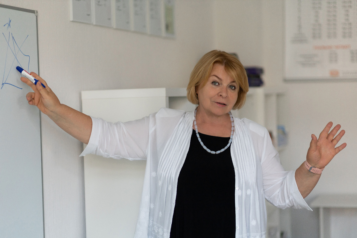 Васильева Лидия Львовна, доктор педагогических наук, автор запатентованной методики развития интеллекта у детей и взрослых, основатель и руководитель Международной школы скорочтения (1991 год)