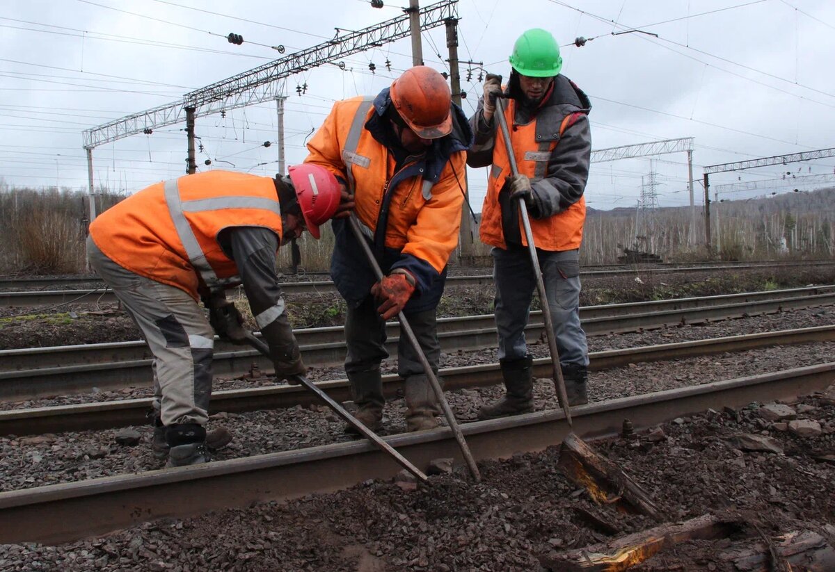 Главный ингредиент успешного ремонта полотна – высокий профессионализм работников. Фото: Мария Коротченкова / «Медиацентр»