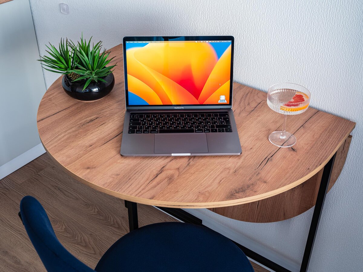 Комфорное место для работы в посуточной квартире