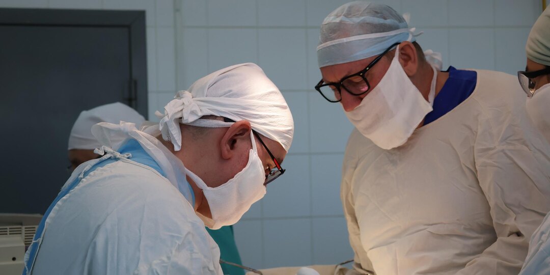 – Остановка, – произнёс он ровным, даже будничным голосом, в котором, однако, слышался металл. – Дмитрий Михайлович, остановка сердца