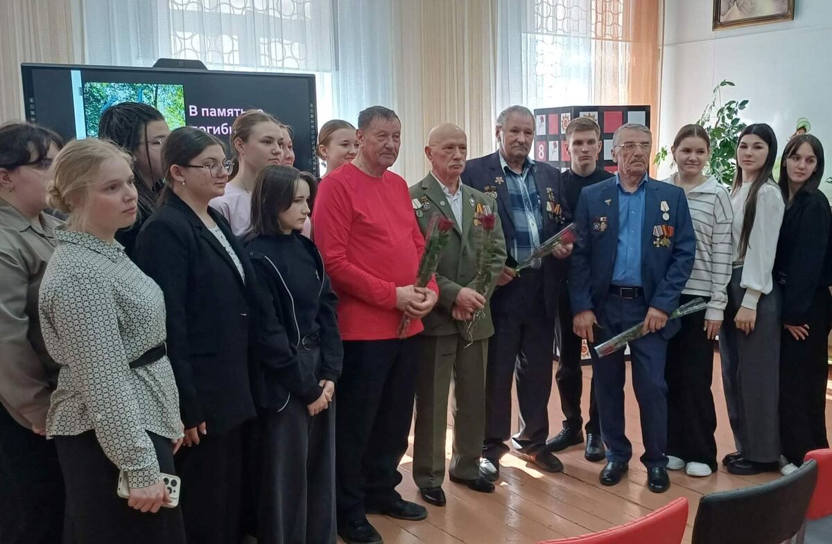 Н.А. Латухин, В.Г. Антонов, В.И. Коробов, В.И. Никеров на встрече  с ученикам Маргенауской СОШ и Исилькульского лицея в музее. 2026 год.