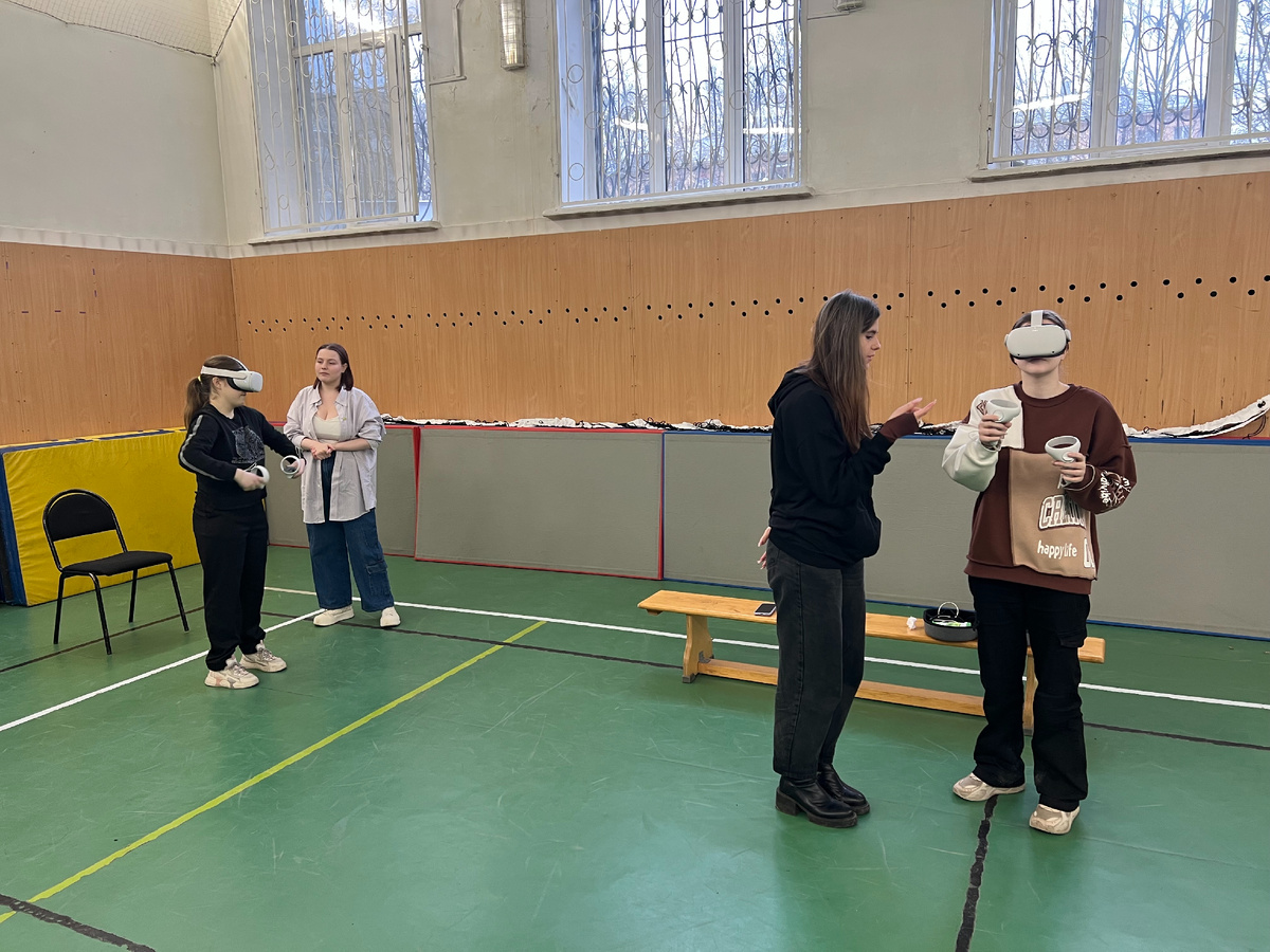 Студентки, проходящие VR-тренировку. Источник: Ксения Завязкина / МГППУ
