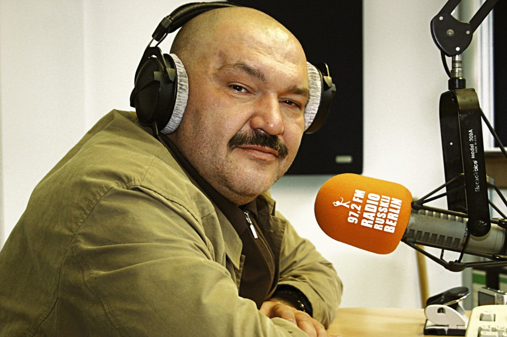 На радио