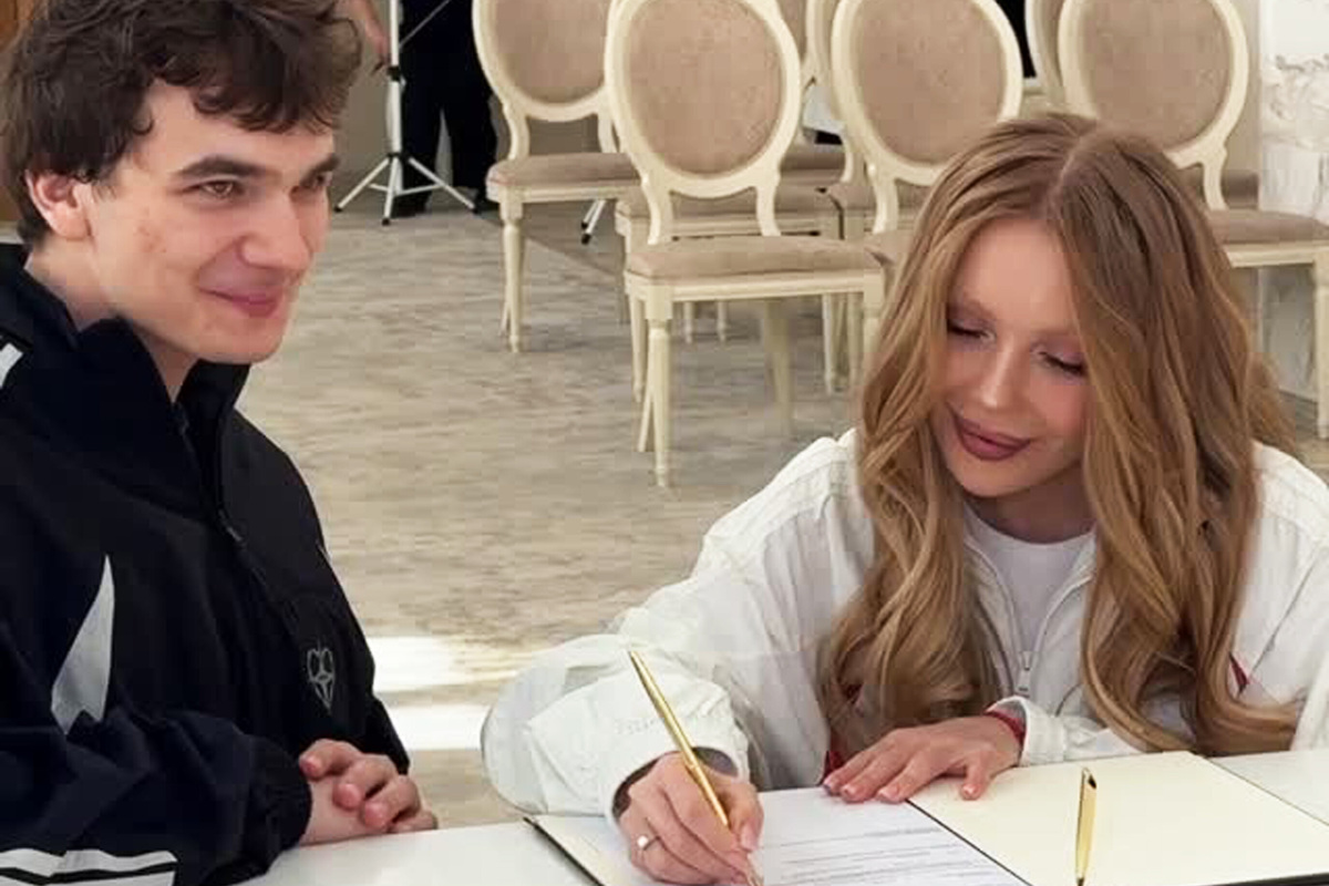     Свадьба в Москве: Карина Кросс вышла замуж за 22-летнего хоккеиста Марк Рудаковский