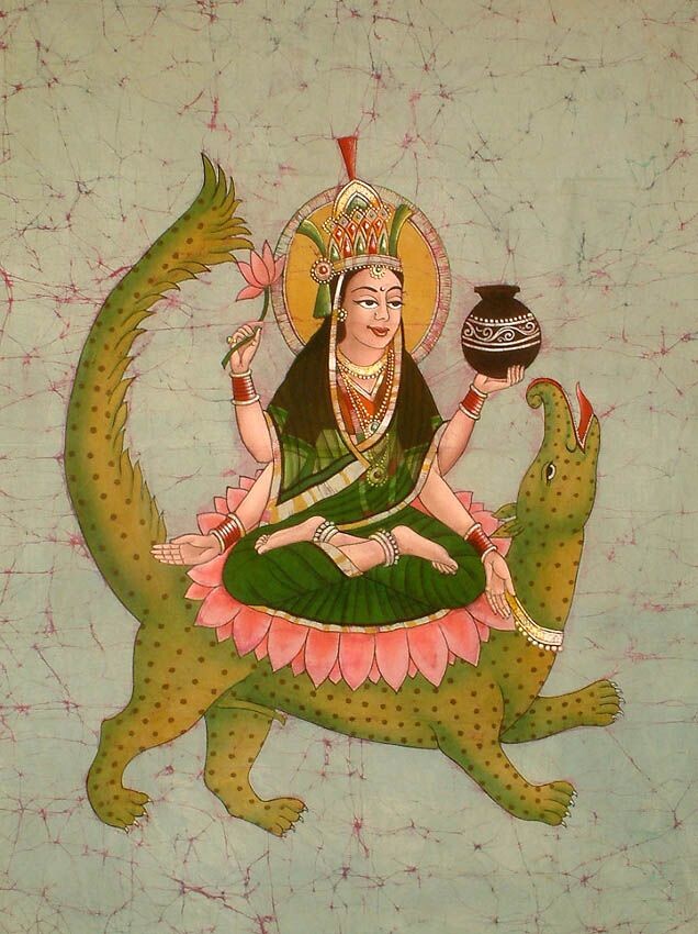 Ганга на Макаре несет лотос и кумбху с гангаджалом