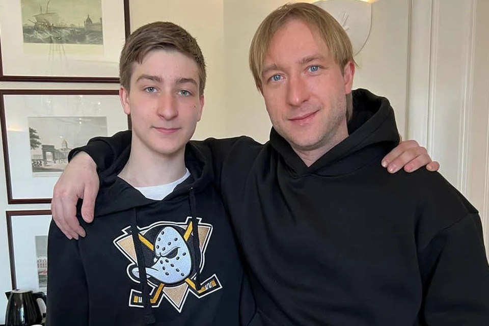    Егор Ермак заявил журналистам, что Евгений Плющенко не хочет с ним общаться Соцсети