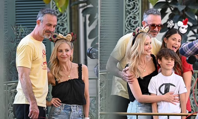 Сара Мишель Геллар с мужем и детьми. Источник фотографий семьи: https://www.playground.ru/misc/news/sara_mishel_gellar_ne_dumala_chto_snova_vernetsya_k_roli_baffi_potomu_chto_uzhe_slishkom_staraya-1799938