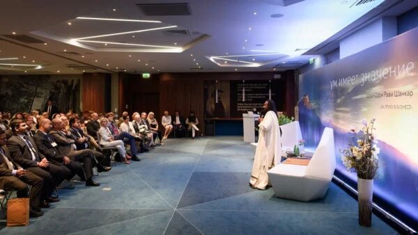 Всемирно известный духовный лидер посетит Петербург и примет участие в ПМЭФ