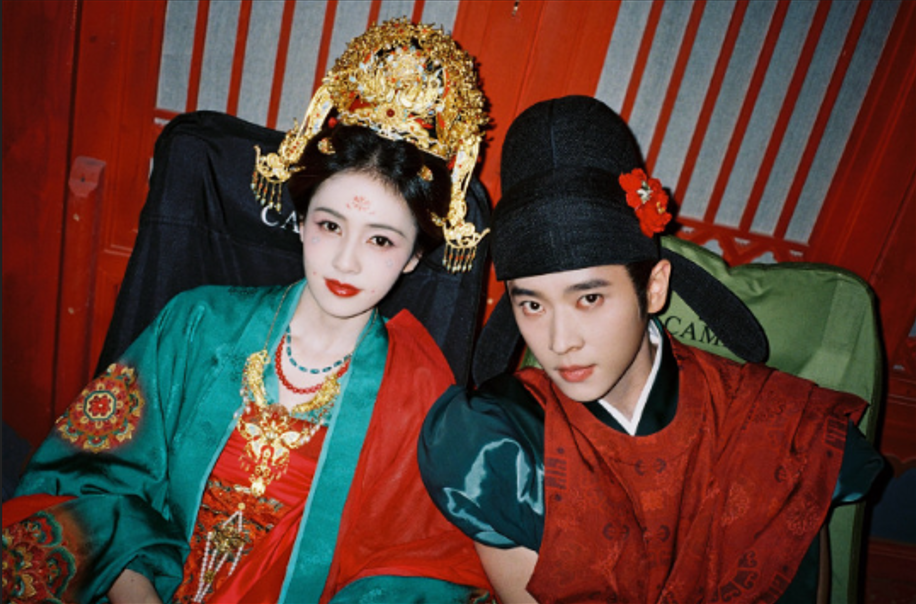 Китайская актриса Бай Лй и актер Чэн Лэй.