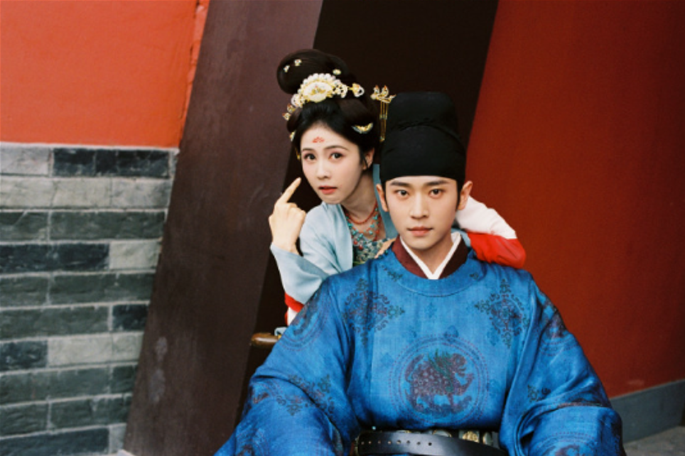 Китайская актриса Бай Лй и актер Чэн Лэй.