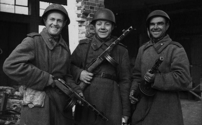 Солдаты. Неизвестный автор, 1945 год, г. Кенигсберг, Музей Балтийского флота.