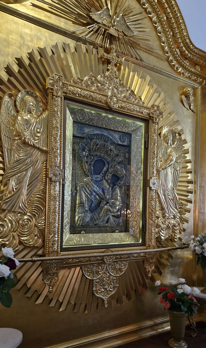 Тихвинская икона Божией Матери — одна из древнейших и самых почитаемых чудотворных икон, которую ещё называют «Северной Царицей»