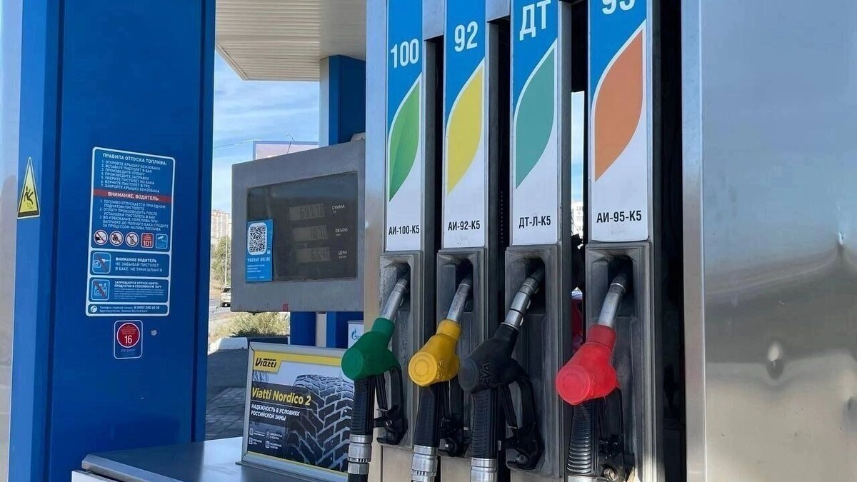    Пистолеты на заправке   novostivolgograda.ru