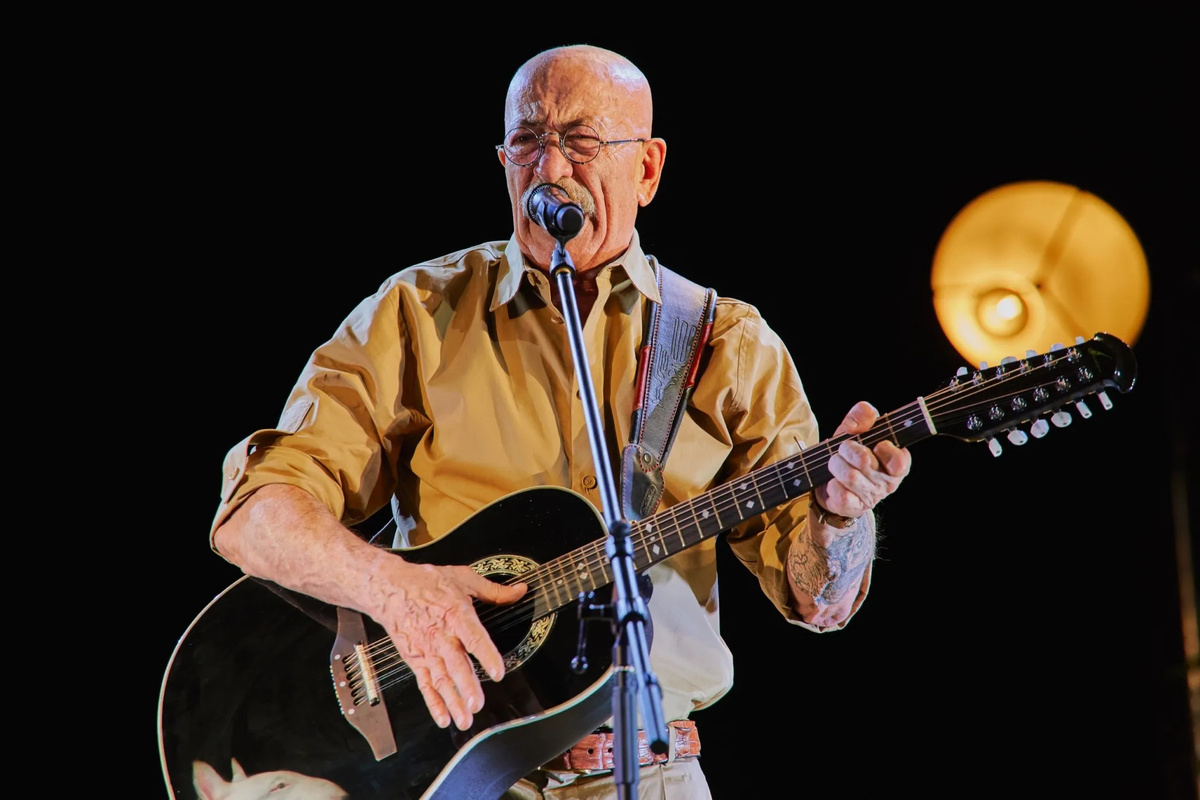 Выступление Александра Розенбаума в БКЗ Октябрьский