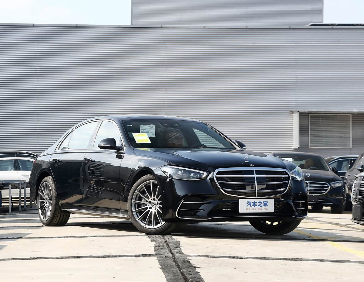 Актуальная версия Mercedes-Benz S-Class для китайского рынка – топовая комплектация