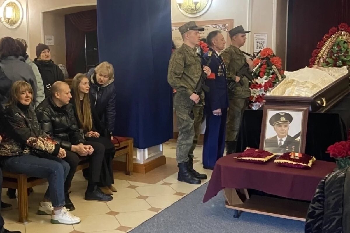    В Брянске прощаются с Героем Советского Союза, пилотом Иваном Кашиным