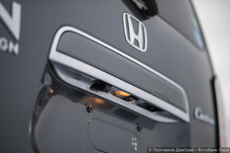 Японский поток, корейский ручеек и китайский трафик: импорт авто с пробегом рванул вверх