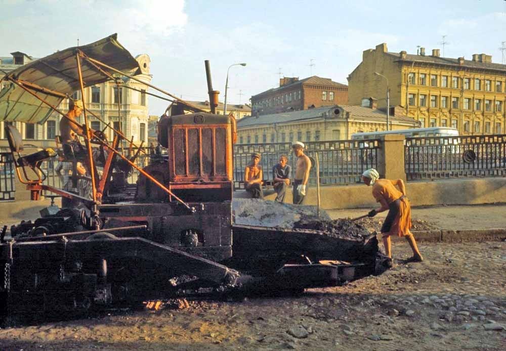 Асфальтоукладчик Д-150Б, 70-е годы