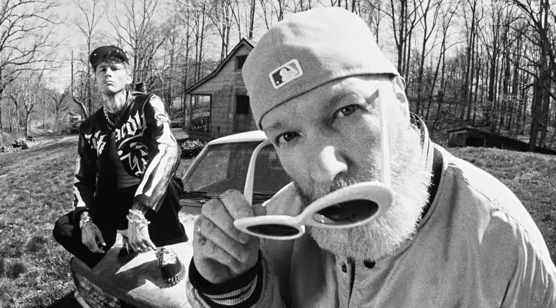     Machine Gun Kelly и Фред Дерст / Кадр из клипа «Fix Ur Face»