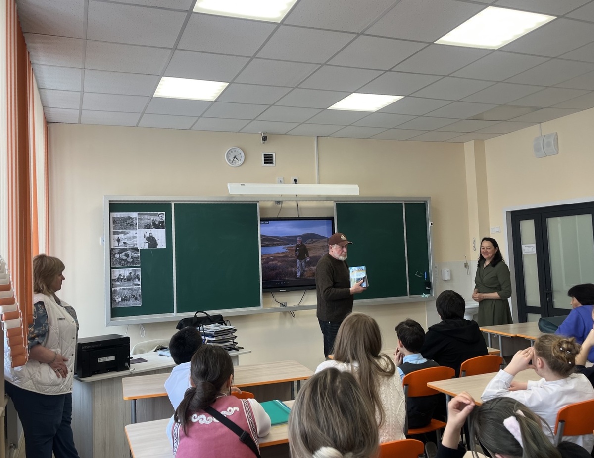 С участниками конкурса юных экскурсоводов