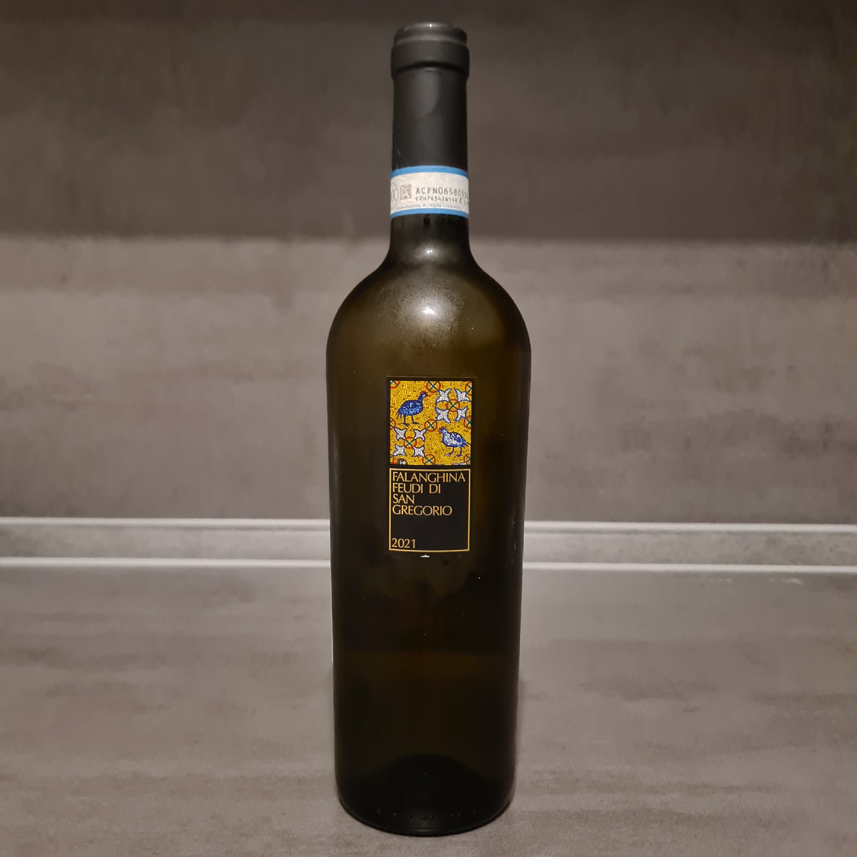 Белое сухое вино "Фалангина дель Саннио" из сорта винограда Фалангина от "Feudi di San Gregorio", Италия, Кампания, 2021.