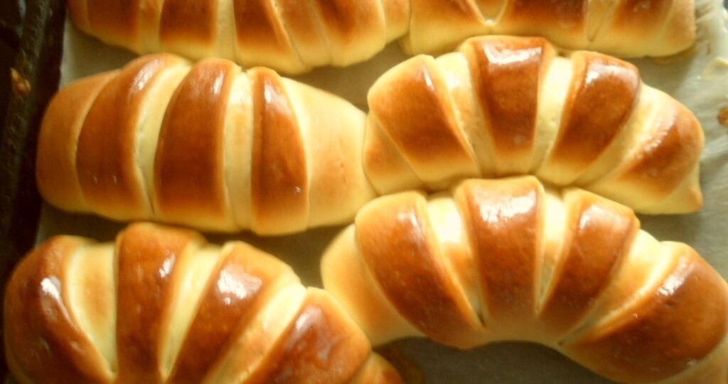 Мягкие рогалики с повидлом