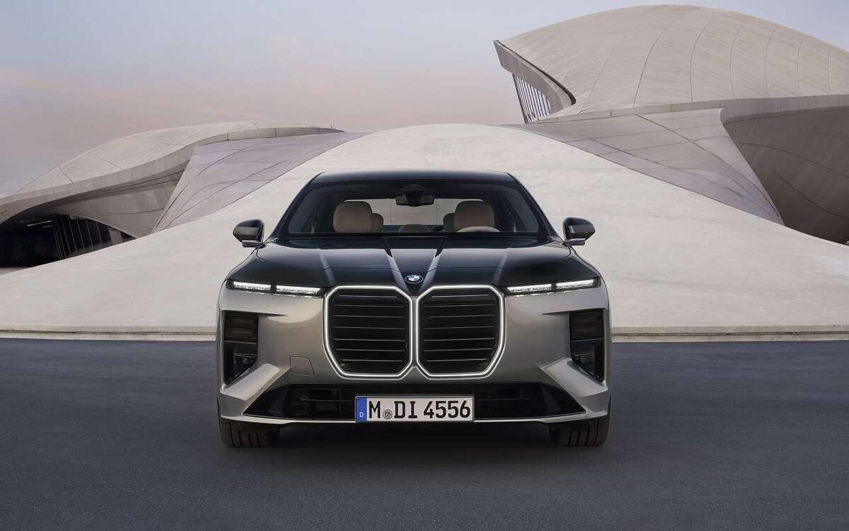 Новая «семерка» BMW получила крупнейшее обновление в истории брендаBMW представила обновлённый 7-Series 2027 года с новым интерьером
📷
📷
📷
📷
📷
📷
📷
📷

